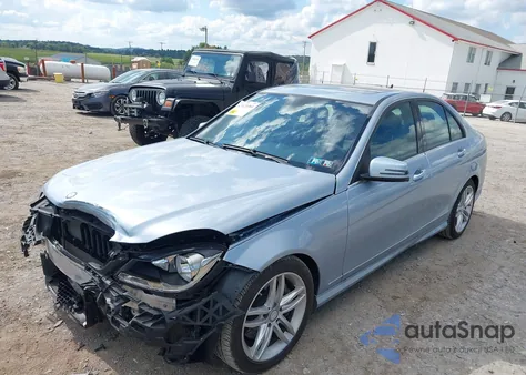 2013 Mercedes-Benz C 300 Sport 4Matic из США, поврежденный, VIN WDDGF8AB4DR257262